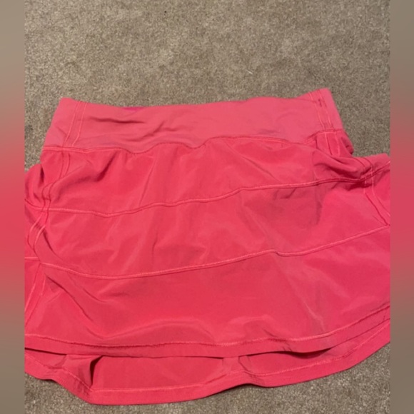 BRAND NEW sonic pink lululemon skirt!! - Picture 2 of 2